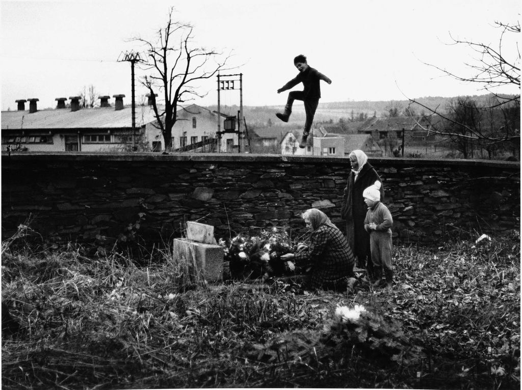 Křížov (1981)-Vesnice je svět